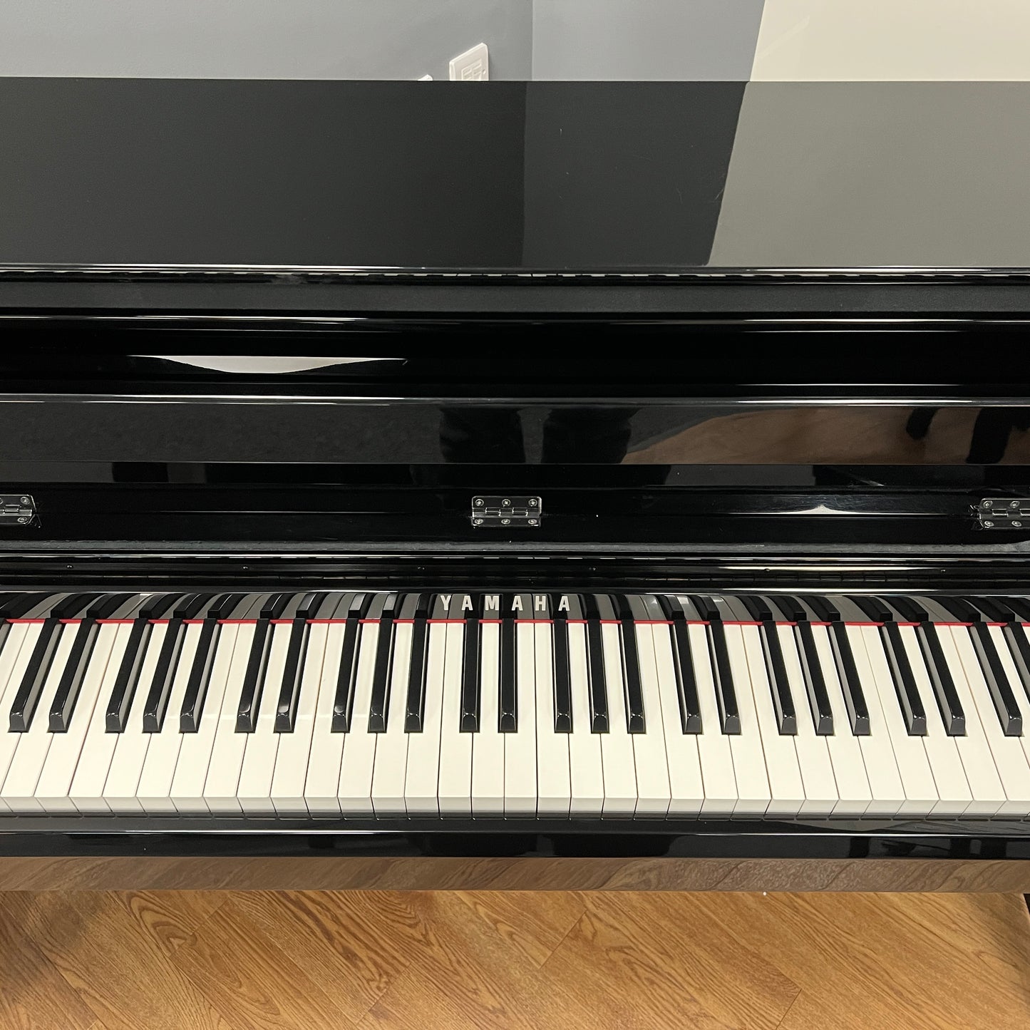 Yamaha CLP585 Polished Ebony Digital Piano With Matching Stool: Serial No: BCVH01008 | Second Hand