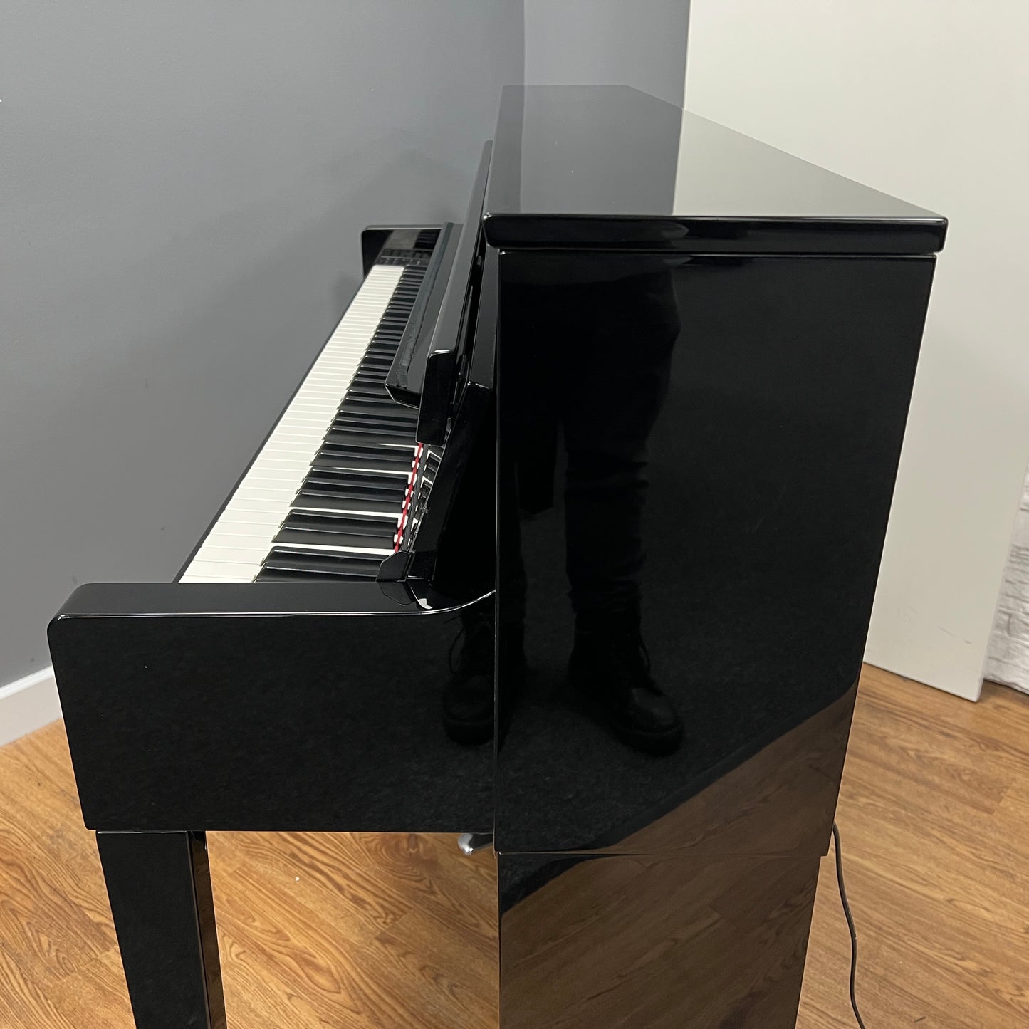 Yamaha CLP585 Polished Ebony Digital Piano With Matching Stool: Serial No: BCVH01008 | Second Hand