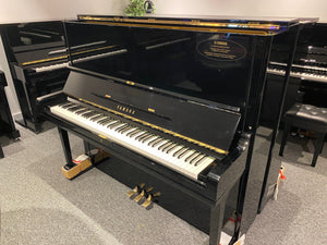 Yamaha Certified Reconditioned U3 Upright Piano; Polished Ebony: Serial No: H1704354