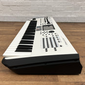 Second Hand Yamaha Montage 6 White Limited Edition Keyboard: Serial No: BAZL01004