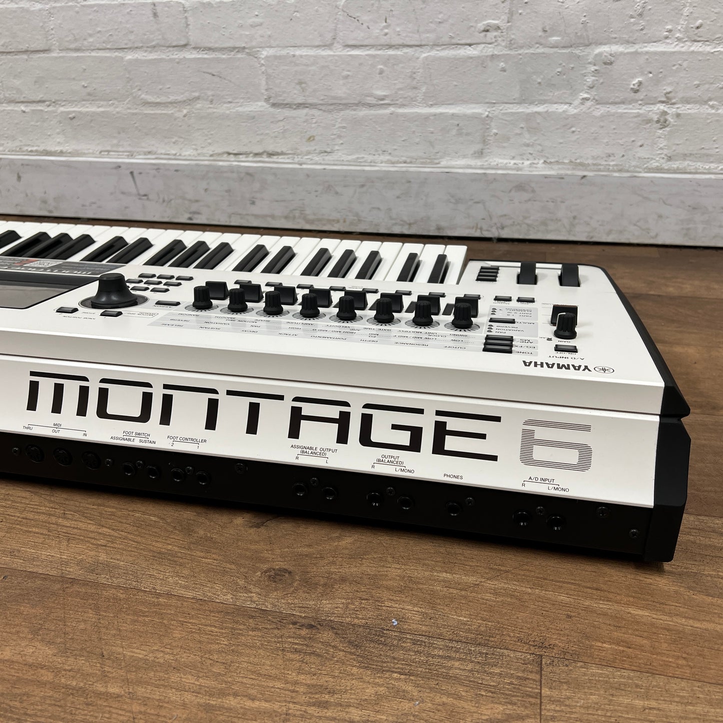 Second Hand Yamaha Montage 6 White Limited Edition Keyboard: Serial No: BAZL01004