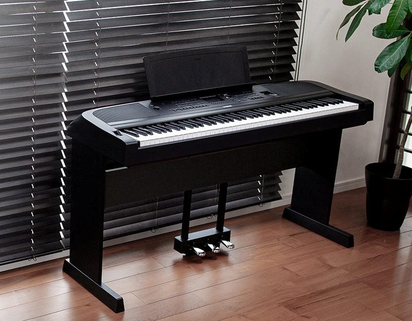 Yamaha DGX670 Digital Piano; Black