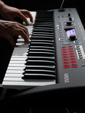 Korg Kross 2 61 Key Synthesizer Workstation; Matt Black